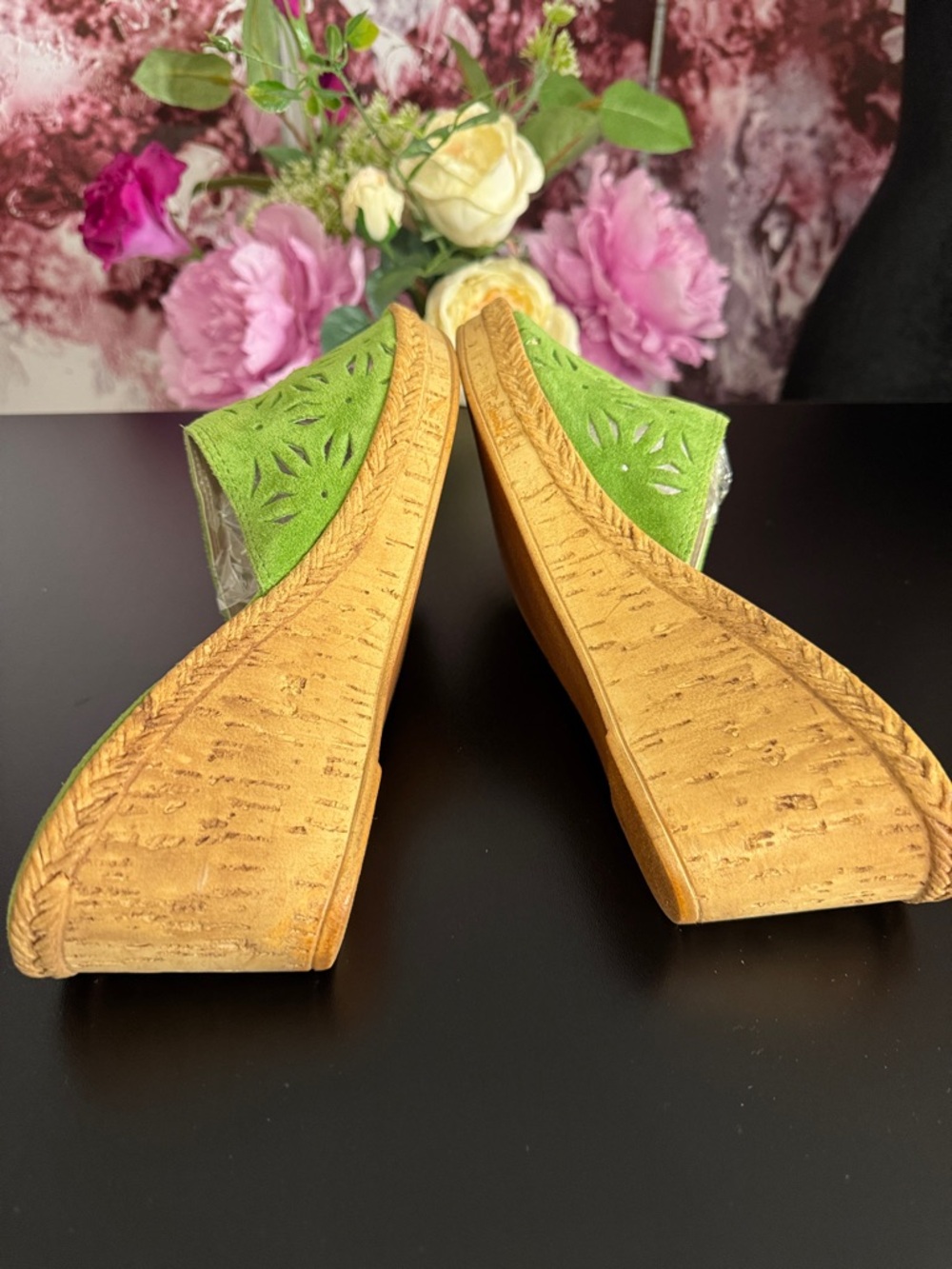 Soto Sopra Made In Italy Lime Green Laser-Cut Suede Wedge Mules - Picture 4 of 9